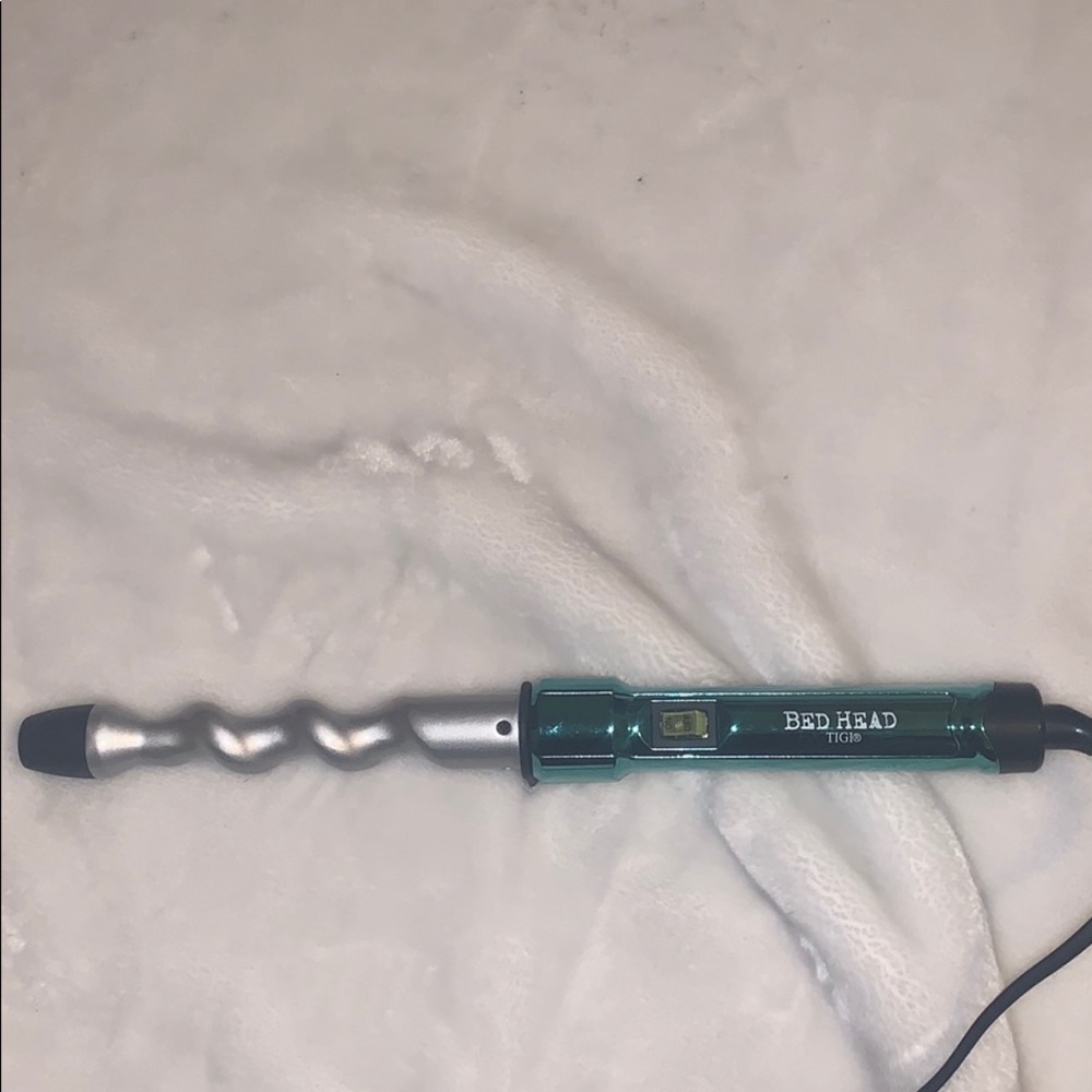 Bed head curler